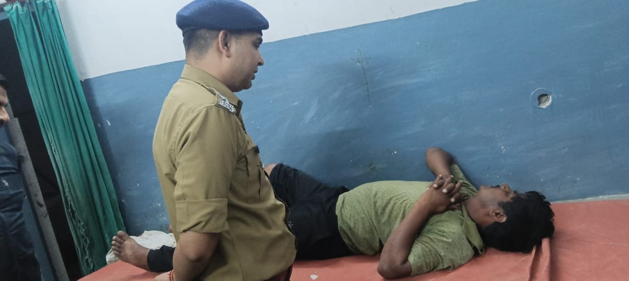 सर्राफा व्यापारी लूटकांड का पुलिस ने किया सफल खुलासा, मुठभेड़ में शातिर बदमाश घायल 1 IMG 20260725 WA0019
