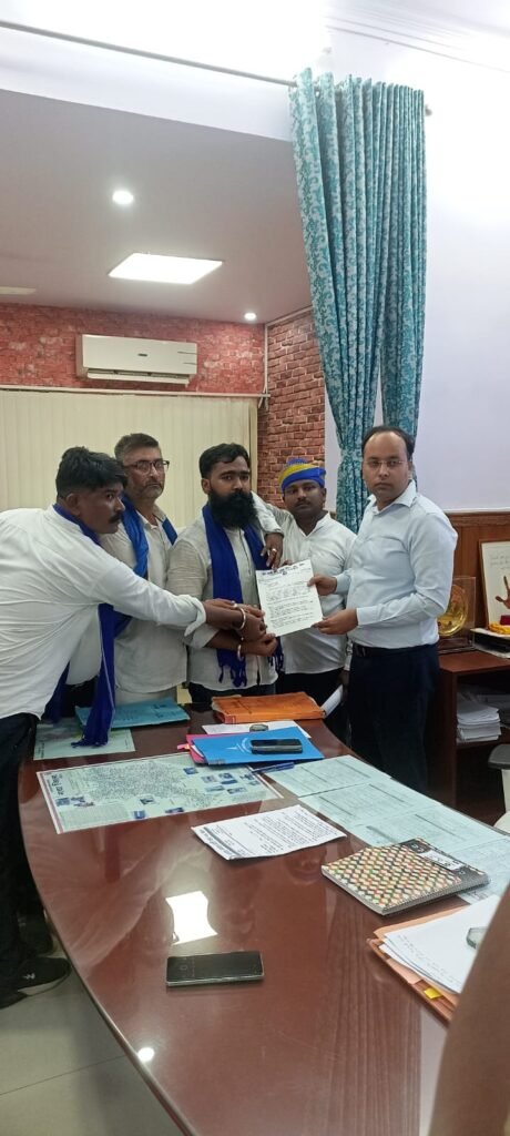 आज भीम आर्मी भारत मिशन और आजाद समाज पार्टी के द्वारा जिला पदाधिकारी गया से मुलाकात कर उन्हें प्रदर्शन के बाद ज्ञापन सौंपा गया l 1 IMG 20260725 WA01711