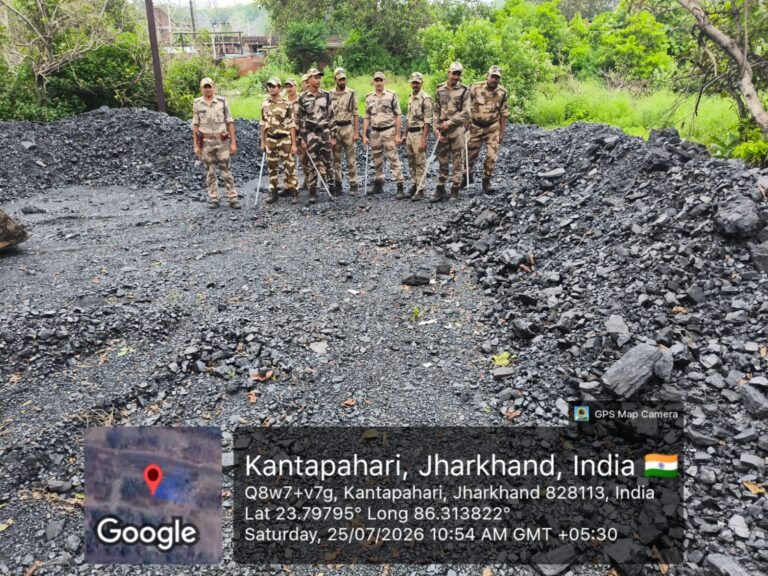कतरास के अंगारपथरा फुटबॉल ग्राउंड के पीछे 60 टन अवैध कोयला CISF ने किया जब्त, बीसीसीएल अधिकारी की गैरमौजदगी पर उठे सवाल