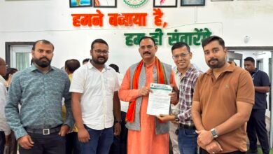 *आयुष चिकित्सकों के हक की बुलंद आवाज: डॉ. भुवन भास्कर साहू ने स्वास्थ्य मंत्री को सौंपा ज्ञापन, पद बढ़ाने और नियमित भर्ती की मांग* 11 IMG 20260727 WA0004