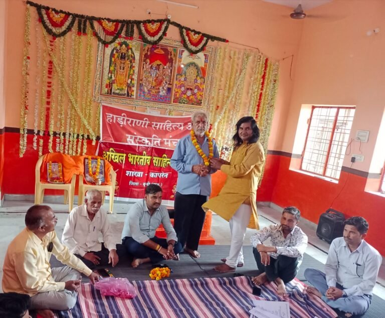 कापरेन मंशापूर्ण हनुमान मन्दिर काव्य गोष्ठी मे गूंजे श्रृंगार करुण,ओज भरे देश भक्ति के स्वर ….
