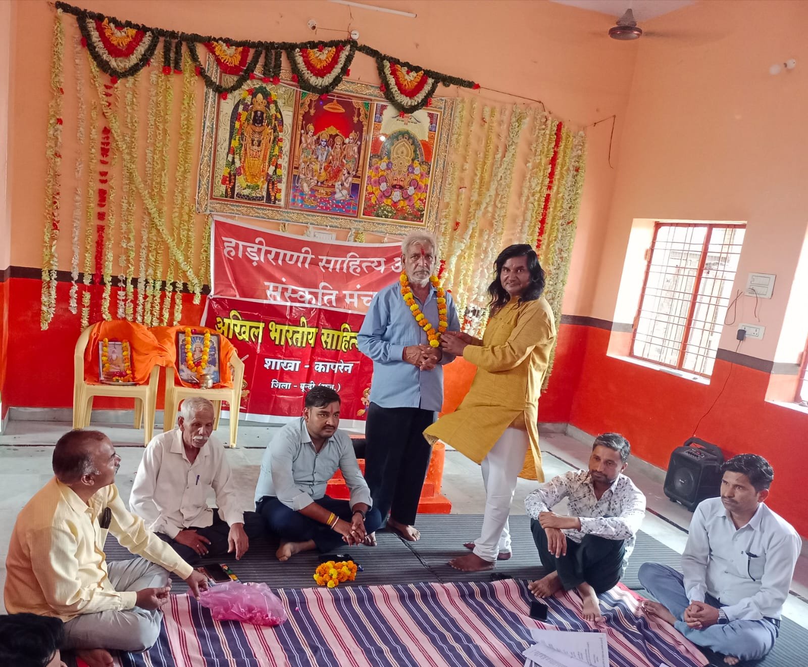 कापरेन मंशापूर्ण हनुमान मन्दिर काव्य गोष्ठी मे गूंजे श्रृंगार करुण,ओज भरे देश भक्ति के स्वर .... 1 IMG 20260727 WA0027