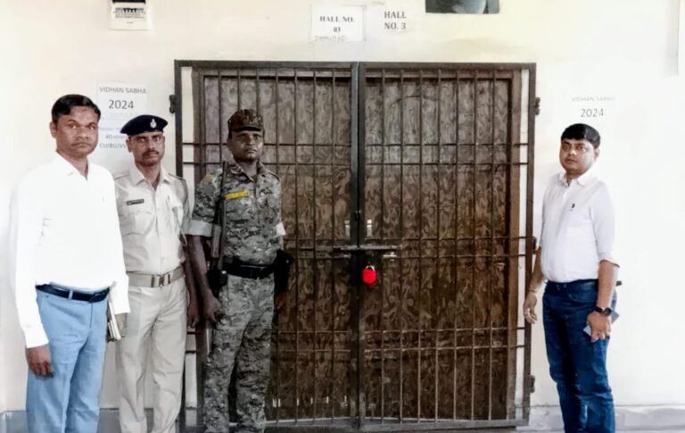 जिला निर्वाचन पदाधिकारी ने ईवीएम वेयर हाउस का किया निरीक्षण