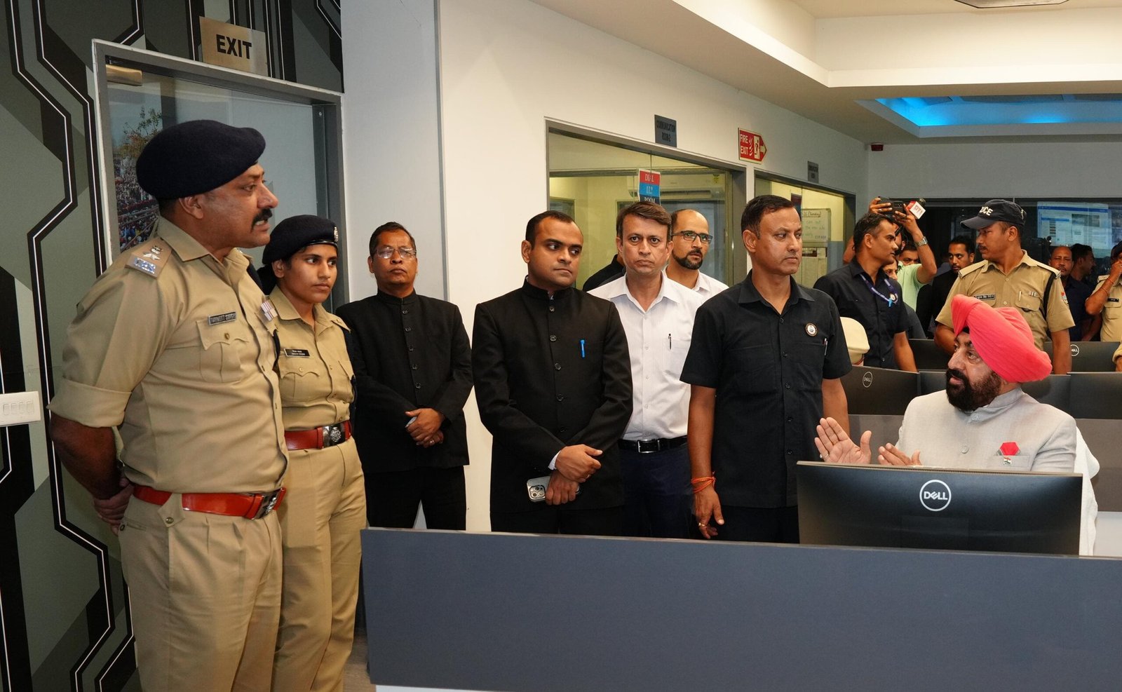 राज्यपाल ने कांवड़ मेला कंट्रोल रूम का किया निरीक्षण, सीसीटीवी निगरानी व्यवस्था का लिया जायजा। 1 IMG 20260729 WA0003 1 scaled