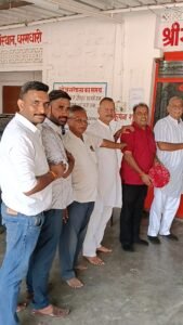 धर्मधारी के सेवानिवृत शिक्षक बने अधिवक्ता का मुंबई व्यापार मंडल ने किया बहुमान 4 IMG20260721163157 01