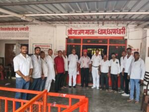 धर्मधारी के सेवानिवृत शिक्षक बने अधिवक्ता का मुंबई व्यापार मंडल ने किया बहुमान 5 IMG20260721163253
