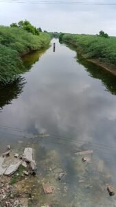 खारड़ा बांध में पानी की आवक जारी लेकिन पानी के साथ रंगीन पानी बांध में आ रहा है। 2 IMG20260725102845 01