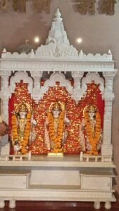 खारड़ा राम कुटिया में गुरु पूर्णिमा पर शिष्यों ने गुरुओं को नवाया शीश, दक्षिणा, मिठाई, श्रीफल भेंट कर आशीर्वाद लिया। 3 IMG20260728171322 01