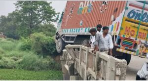 भड़रिया सुआंव नाले के पुल पर बड़ा हादसा टला 12 IMG 20260712 004458