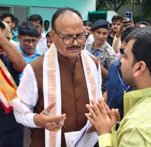 स्वास्थ्य मंत्री को सौंपा ज्ञापन, मेडिकल कॉलेज व निजी अस्पतालों की अव्यवस्थाओं पर उठाई आवाज 13 IMG 20260714 204746