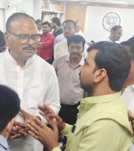 स्वास्थ्य मंत्री को सौंपा ज्ञापन, मेडिकल कॉलेज व निजी अस्पतालों की अव्यवस्थाओं पर उठाई आवाज 12 IMG 20260714 204758