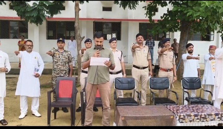 सिंगरौली: पुलिस द्वारा संचालित नशे से दूरी है जरूरी 2.0 अभियान के तहत शनिवार को सरस्वती उच्चतर माध्यमिक विद्यालय बिलौंजी में जागरूकता कार्यक्रम आयोजित किया गया। 2 IMG 20260718 205916