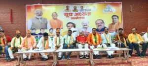 पलिया में भाजपा बूथ अध्यक्ष सम्मेलन संपन्न, पलिया विधायक बोले— ऐसी जीत दर्ज करें कि विपक्ष टिकट मांगने से पहले सोचे 2 IMG 20260723 083103