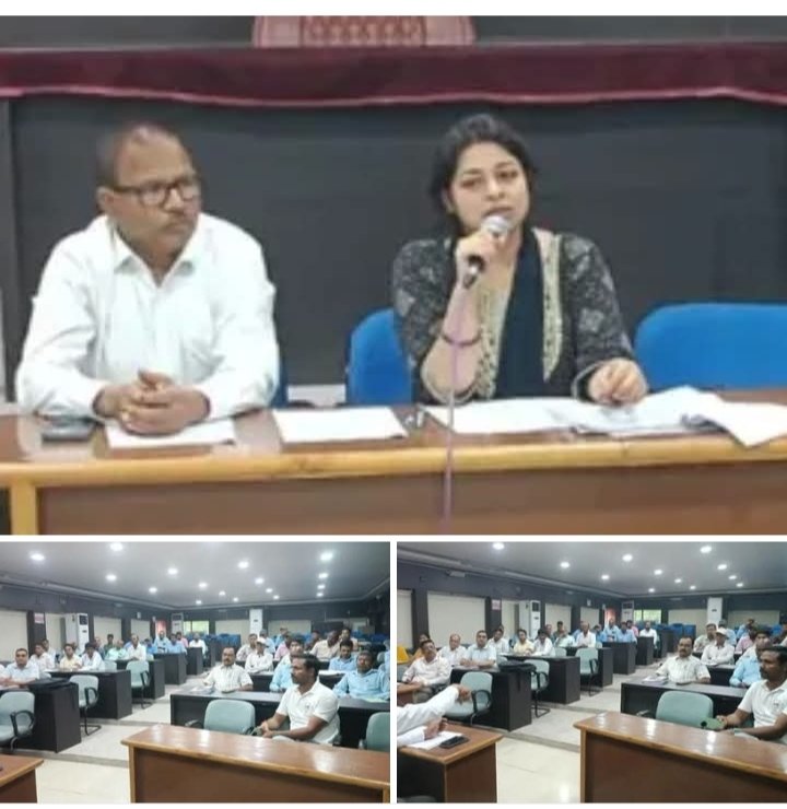 सिंगरौली: नगर निगम के डिप्टी कमिश्नर ने की राजस्व वसूली की समीक्षा। 2 IMG 20260725 185651