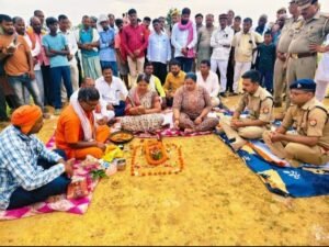 खबर मिर्जापुर से वंदे भारत न्यूज़ ब्यूरो इंद्रजीत सिंह की रिपोर्ट *दाढ़ीराम में पुलिस चौकी निर्माण का भूमि पूजन, सुरक्षा व्यवस्था होगी और मजबूत* 2 IMG 20260728 161752
