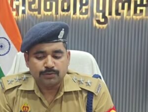 थाना ढेबरुआ के रामनगर में अनियंत्रित होकर ट्रेलर के पलट 2 IMG 20260730 005142