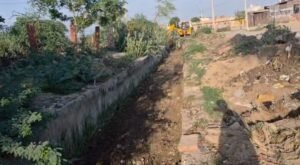 ग्राम पंचायत ढाबर में सरपंच के नेतृत्व में 1 किलोमीटर बड़े नाले की सफाई का कार्य जोरों पर। 2 IMG 20260731 214453