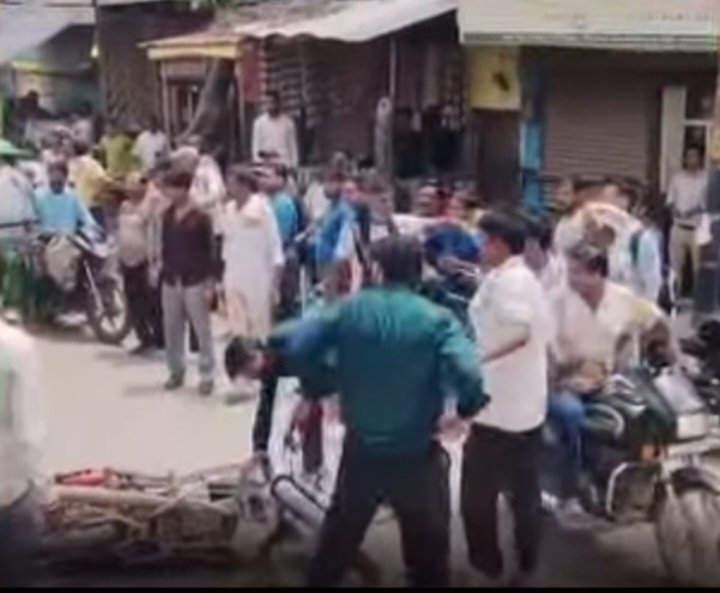 हाथरस सिकंदराराऊ हॉर्न बजाने पर युवक को पीटा 12 Screenshot 20260716 162937 Gallery