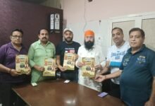 ਸ਼੍ਰੀ ਸ਼ਾਮ ਪਰਿਵਾਰ ਲੰਗਰ ਕਮੇਟੀ ਵਲੋਂ ਲੰਗਰ ਅਤੇ ਮਾਤਾ ਰਾਣੀ ਦੀ ਚੋਂਕੀ ਦੇ ਸਬੰਧ ਵਿਚ ਕਮਲਜੀਤ ਸਿੰਘ ਭਾਟੀਆ ਨੂੰ ਦਿਤਾ ਸੱਦਾ ਪੱਤਰ 28 WhatsApp Image 2026 07 23 at 6.05.22 PM