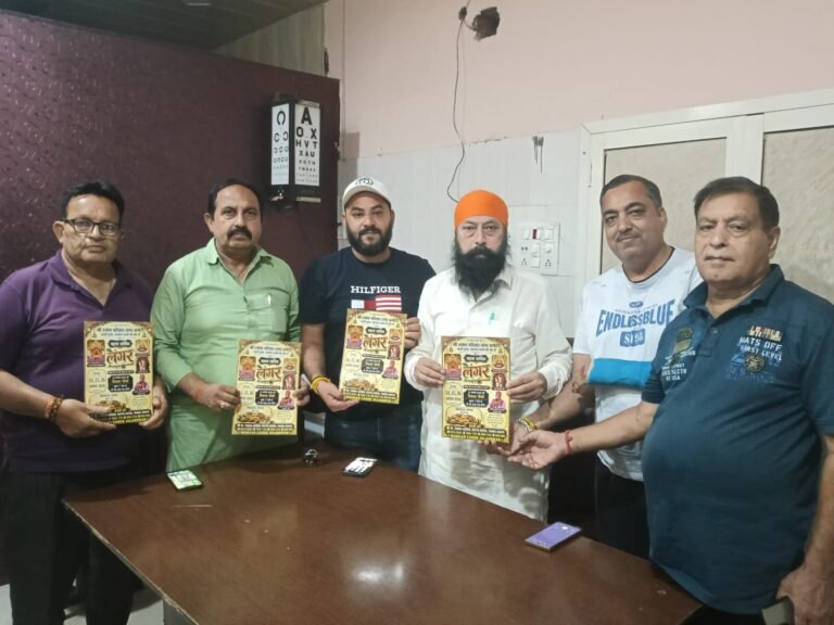 ਸ਼੍ਰੀ ਸ਼ਾਮ ਪਰਿਵਾਰ ਲੰਗਰ ਕਮੇਟੀ ਵਲੋਂ ਲੰਗਰ ਅਤੇ ਮਾਤਾ ਰਾਣੀ ਦੀ ਚੋਂਕੀ ਦੇ ਸਬੰਧ ਵਿਚ ਕਮਲਜੀਤ ਸਿੰਘ ਭਾਟੀਆ ਨੂੰ ਦਿਤਾ ਸੱਦਾ ਪੱਤਰ