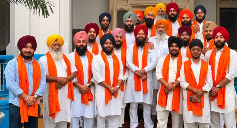 ਜਲੰਧਰ ਸਿੱਖ ਯੂਥ ਕਾਫਲੇ ਦੇ ਨੌਜਵਾਨਾਂ ਨੂੰ ਧਾਰਮਿਕ ਕਾਰਜਾਂ ਦੀਆਂ ਸੇਵਾਵਾਂ ਦੇਨ ਤੇ ਮੰਨਣ ਵੱਲੋਂ ਕੀਤਾ ਸਨਮਾਨ