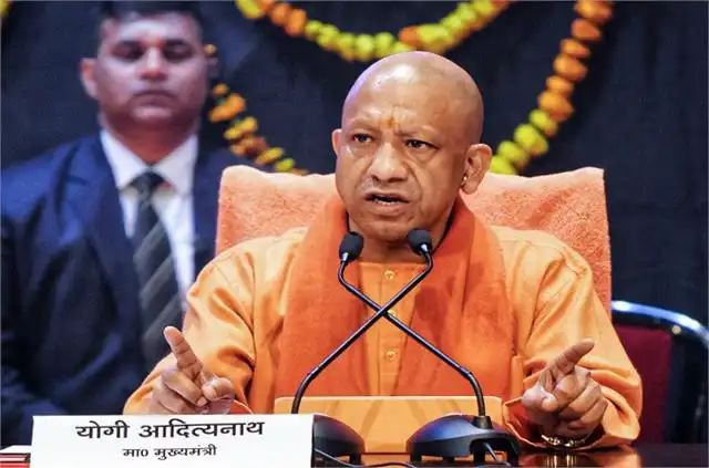 अब सीधे खाते में आएंगे ₹1200,काशी से 1.10 करोड़ छात्रों के लिए CM Yogi का बड़ा तोहफा, 8 जुलाई से DBT योजना की होगी शुरुआत…