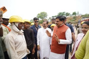 सी,एम,यायव ने करीब से देखा ड्रीम प्रोजेक्ट जहां उफनाता था 25 हजार लीटर प्रति मिनट पानी 6 mpcm 2026 07 17 041524 1
