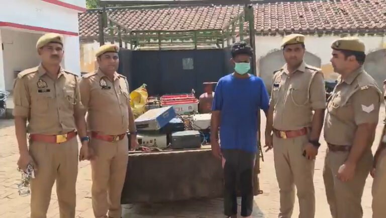 सहारनपुर पुलिस की बड़ी सफलता: सिलसिलेवार चोरी की वारदातों का खुलासा, शातिर चोर गिरफ्तार; लाखों का सामान, नकदी और अवैध चाकू बरामद