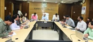 समय-सीमा बैठक में कलेक्टर के सख्त निर्देश, लंबित प्रकरणों का समय पर करें निराकरण खरीफ फसलों के लिए किसानों को उपलब्ध कराएं सभी प्रकार की सुविधा: कलेक्टर 2 टीएल 1