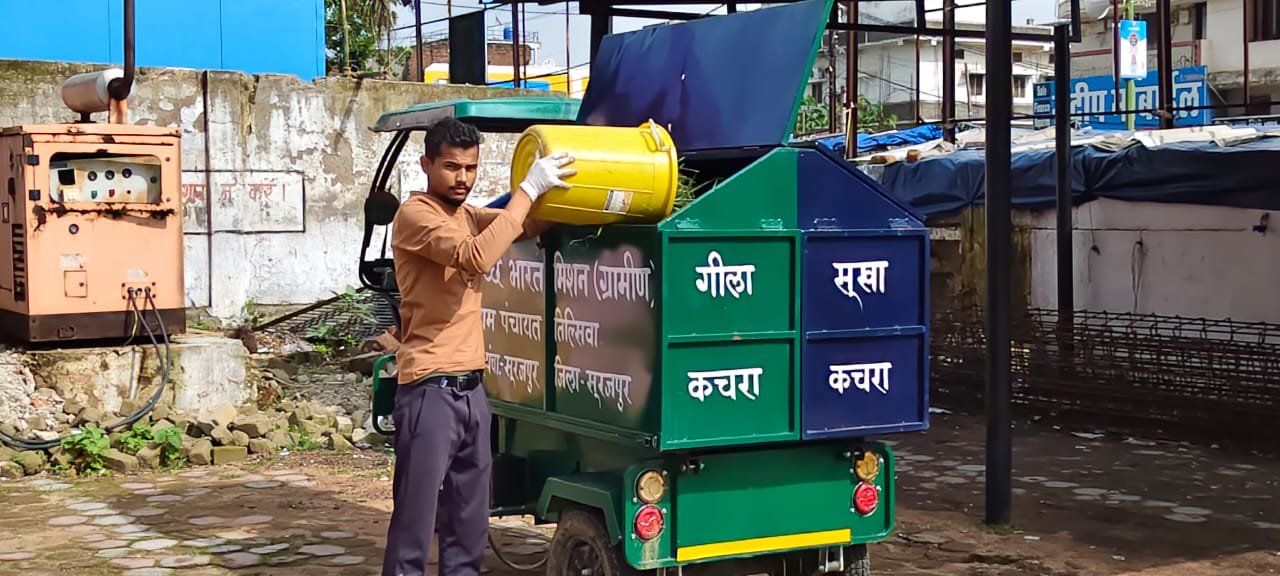 जनपद पंचायत सूरजपुर परिसर में हुआ स्वच्छता श्रमदान का आयोजन 1 01 स्वच्छता श्रमदान
