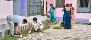 जनपद पंचायत सूरजपुर परिसर में हुआ स्वच्छता श्रमदान का आयोजन 2 03 स्वच्छता श्रमदान