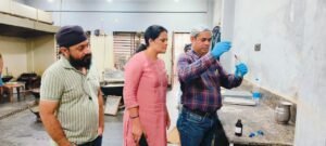 ‘‘बने खाबो बने रहिबो 2.0’’ अभियान के तहत रक्षाबंधन पर्व को लेकर खाद्य दुकानों का किया गया औचक निरीक्षण, 03 सैंपल जांच के लिए भेजे 2 07 बने खाबो बने रहिबो 2.0