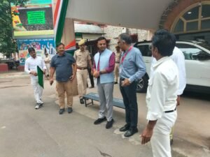 प्रोजेक्ट सुलेख के तहत विद्यालयों में 100 स्टडी डेस्क का वितरण 2 1000591221