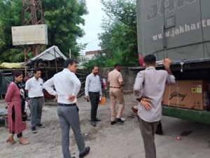लग्जरी/स्लीपर बसों के निरीक्षण कर नियमों का उल्लंघन करने वाले पर की कार्यवाही’ ’न्यायिक अधिकारियों के मार्गदर्शन में परिवहन विभाग द्वारा की कार्यवाही’ 5 2 8