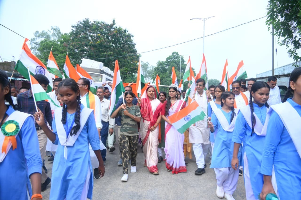 मंत्री श्रीमती लक्ष्मी राजवाड़े के नेतृत्व में सूरजपुर जिले में निकलीं भव्य तिरंगा यात्राएं 1 47 भव्य तिरंगा यात्राएं