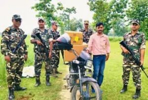 नेपाल बॉर्डर पर 60 किलो सल्फर के साथ प्रतापगढ़ का युवक गिरफ्तार 2 FB IMG 1785990907876