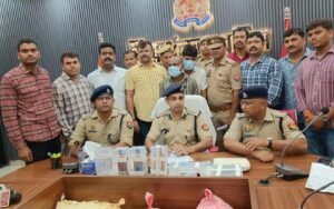 आबकारी विभाग की संयुक्त टीम ने नकली अंग्रेजी शराब के बड़े गिरोह का पर्दाफाश किया है। 2 FB IMG 1786008573508