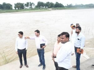 राप्ती नदी के कटाव को लेकर प्रशासन पूरी तरह सतर्क है। 2 FB IMG 1786031732313