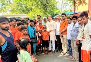 भंडारे में कांठ के निवर्तमान विधायक ने कांवड़ यात्रियों का पुष्पमाला पहनाकर किया स्वागत 2 FB IMG 17861939225582