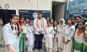 एवरग्रीन पब्लिक इंटर कॉलेज में धूमधाम से मनाया गया 80वां स्वतंत्रता दिवस प्रवक्ता नजबुल हसन ने किया ध्वजारोहण 2 FB IMG 1786972086188