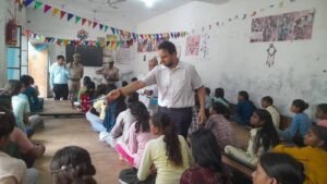 कस्तूरबा गांधी विद्यालय बाराचवर में डीएम का औचक निरीक्षण, छात्राओं की सुविधाओं में सुधार के निर्देश 2 FB IMG 1787538689529