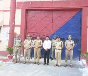 जिलाधिकारी व वरिष्ठ पुलिस अधीक्षक सिद्धार्थनगर द्वारा जिला कारागार सिद्धार्थनगर का निरीक्षण किया गया 2 FB IMG 1787681583688