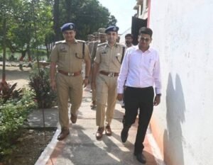जिलाधिकारी व वरिष्ठ पुलिस अधीक्षक सिद्धार्थनगर द्वारा जिला कारागार सिद्धार्थनगर का निरीक्षण किया गया 3 FB IMG 1787681586124