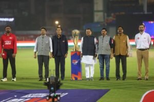 सांसद रमेश अवस्थी ने टॉस कराकर और पारंपरिक ढंग से घंटा बजाने की रस्म के साथ यूपी टी 20 मैच का किया शुभारम्भ 6 FB IMG 1787936905584