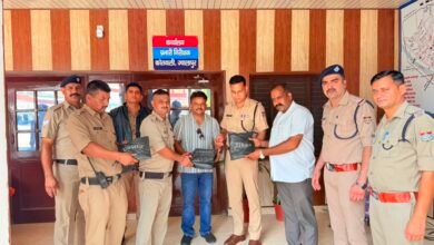 भाजपा वारिष्ठ नेताओं ने कांवड़ ड्यूटी में तैनात पुलिसकर्मियों का बढ़ाया उत्साह, बांटे रेनकोट 12 IMG 20260801 WA0009