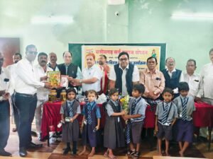 छत्तीसगढ़ सर्व समाज संगठन के दुर्ग संभाग इकाई ने विद्यार्थियों को बांटे बेल्ट, टाई एवं आई. डी. कार्ड : बच्चों के चेहरे खिल उठे 2 IMG 20260801 WA0029 1