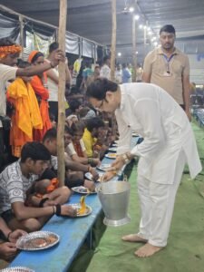 वरिष्ठ भाजपा नेता डॉ. विशाल गर्ग ने की शिवभक्त कांवड़ियों की सेवा, कहा— सेवा ही सच्ची साधना 2 IMG 20260802 WA0134