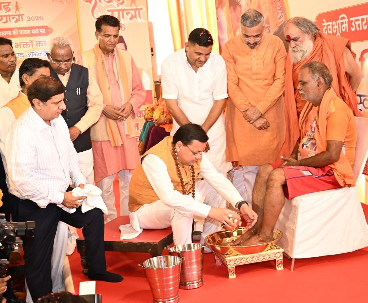 मुख्यमंत्री ने स्वास्थ्य सेवा शिविर का किया शुभारंभ, श्रद्धालुओं को अपने हाथों से परोसा भोजन। 1 IMG 20260804 WA0020
