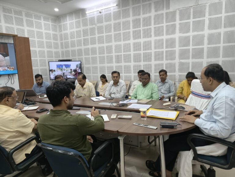 हर घर तिरंगा अभियान -2026की तैयारियों को लेकर जिलाधिकारी ने दिए विस्तृत निर्देश, विभिन्न जन कल्याणकारी योजनाओं की भी की समीक्षा l