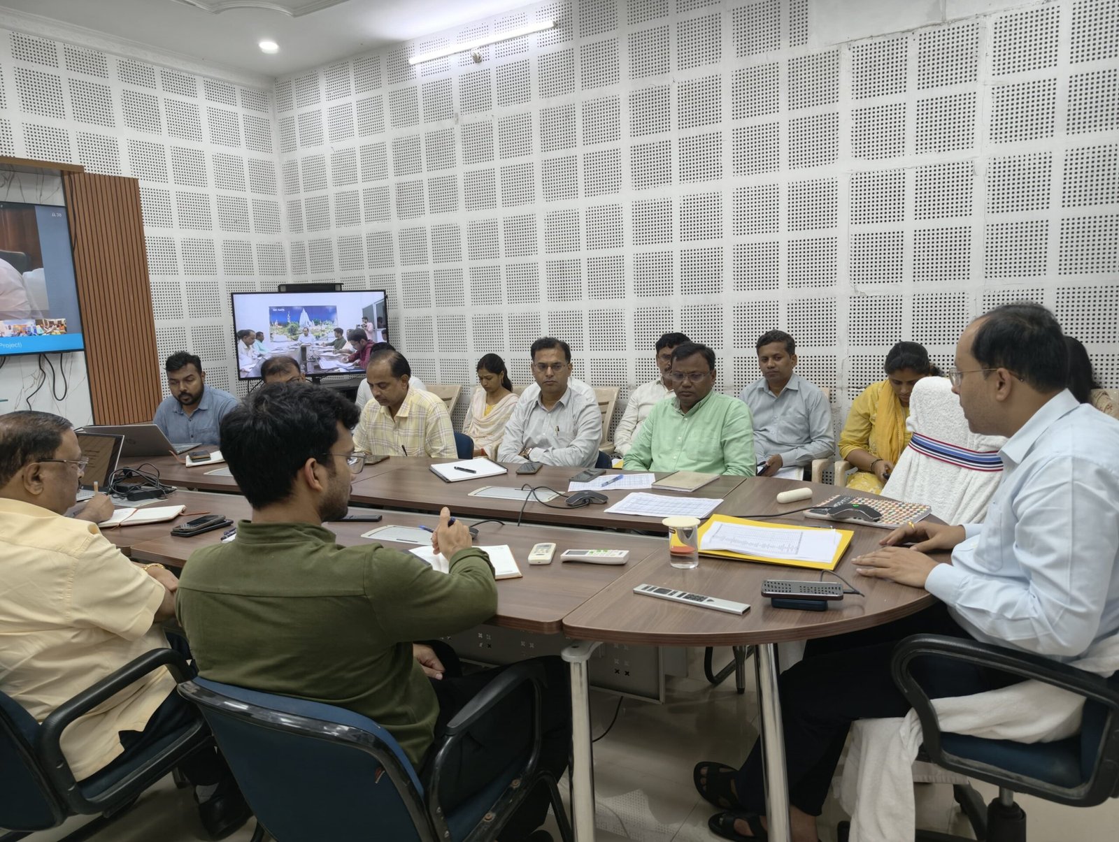 हर घर तिरंगा अभियान -2026की तैयारियों को लेकर जिलाधिकारी ने दिए विस्तृत निर्देश, विभिन्न जन कल्याणकारी योजनाओं की भी की समीक्षा l 1 IMG 20260806 WA0248 scaled
